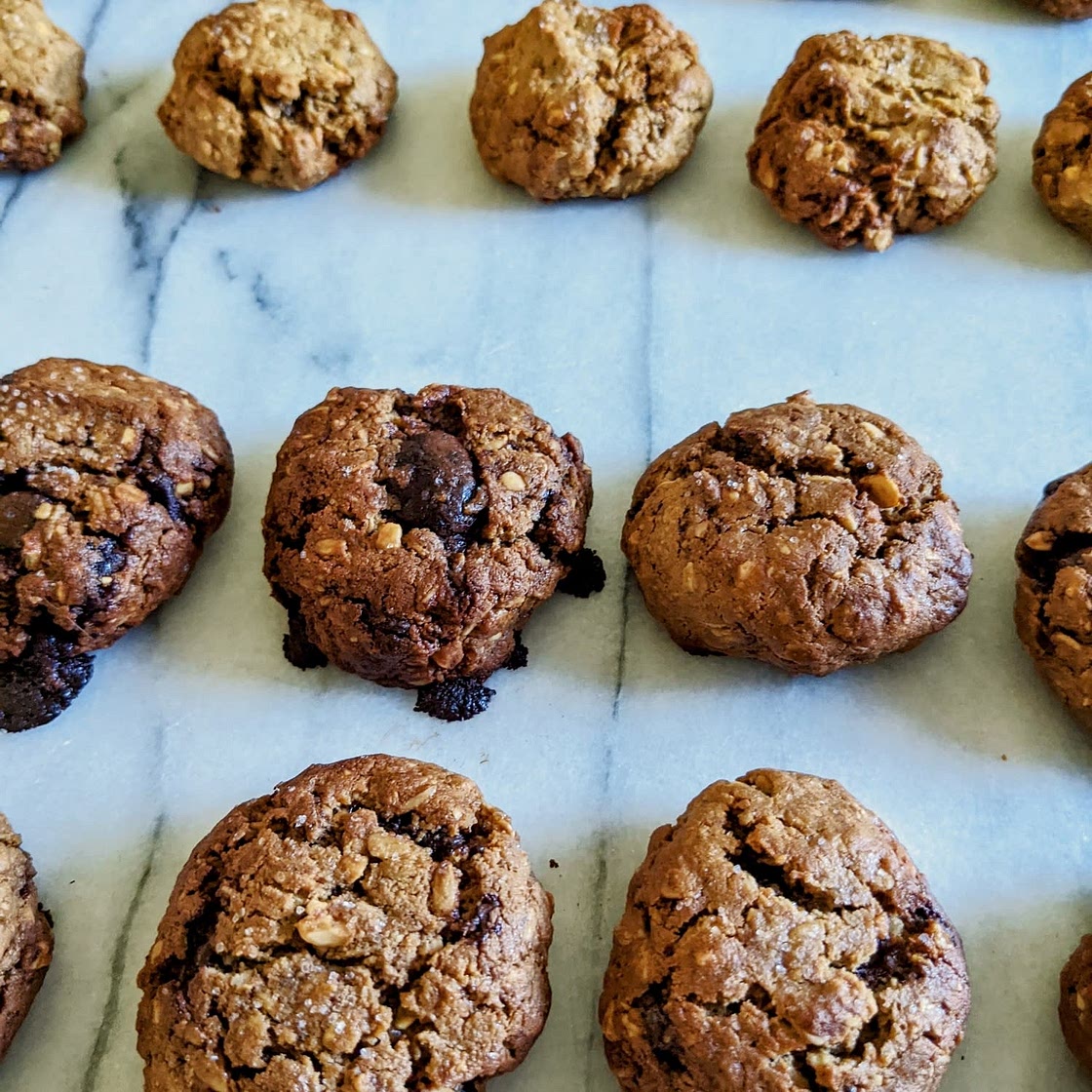 Flourless Peanut Butter Oatmeal Chocolate Chip Cookies