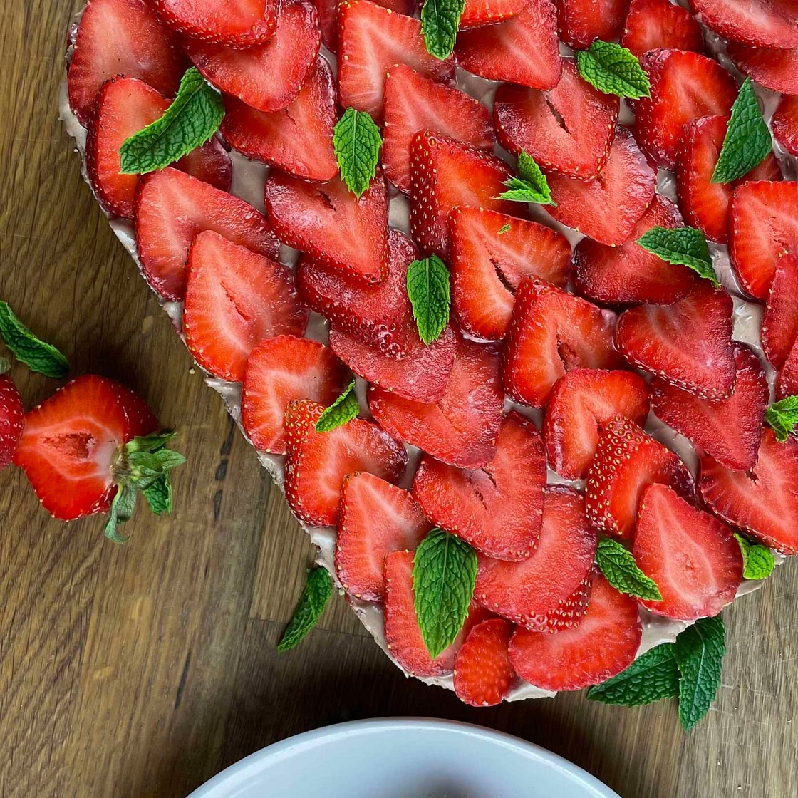 No Bake Strawberry Nutella Cheesecake