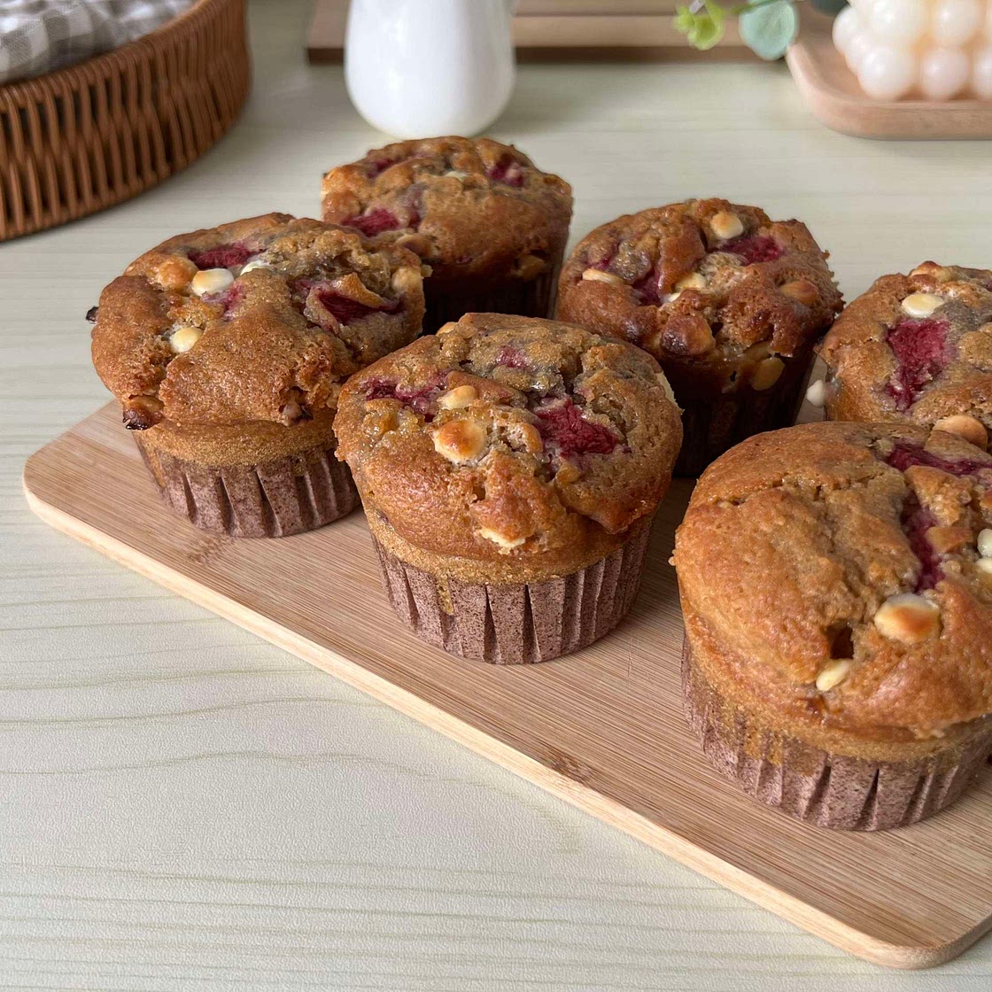White chocolate and raspberry muffins