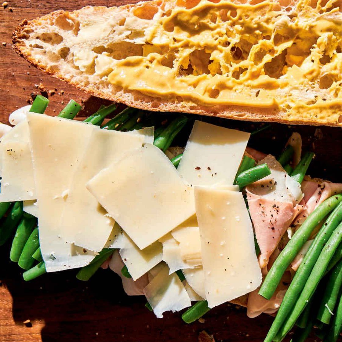 Ham-and-butter baguette with green beans