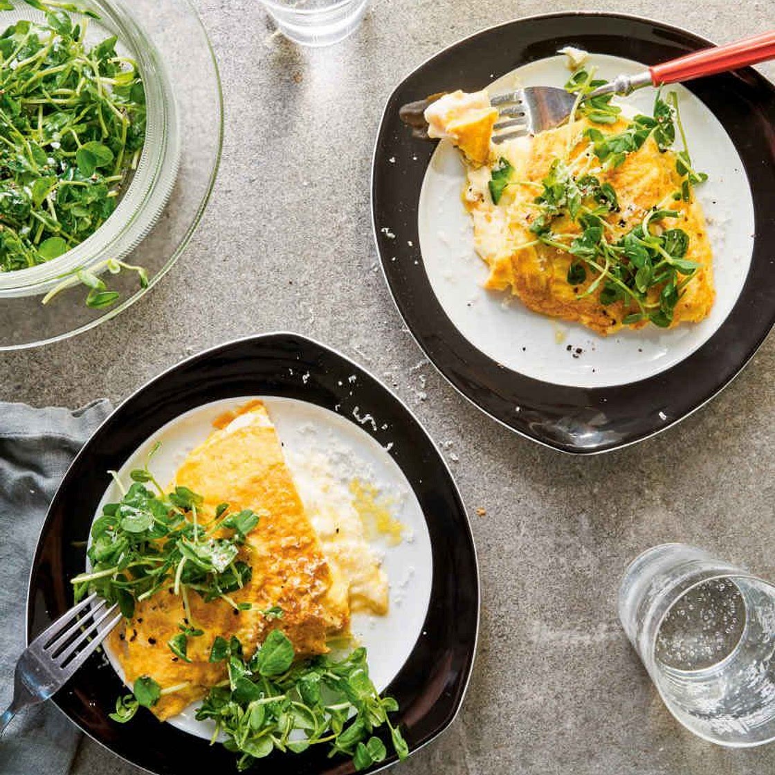 Omelet with whipped ricotta for two