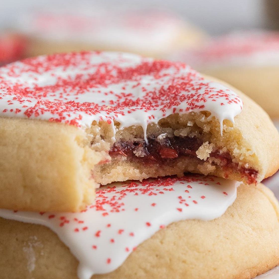 Crumbl 🙀 Strawberry Pop-Tart Cookies 