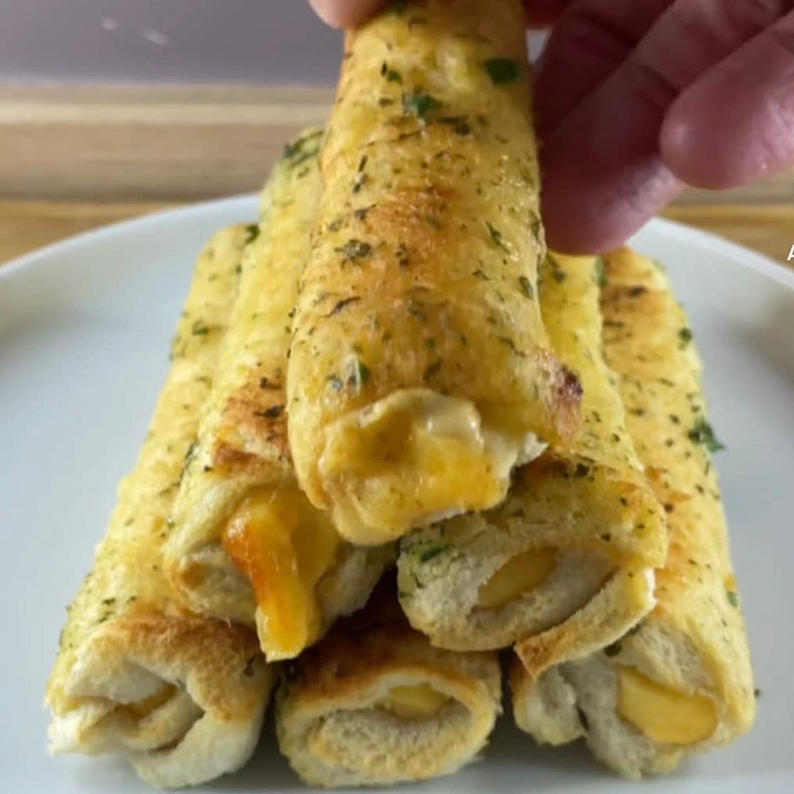 Cheese and Garlic Strings 