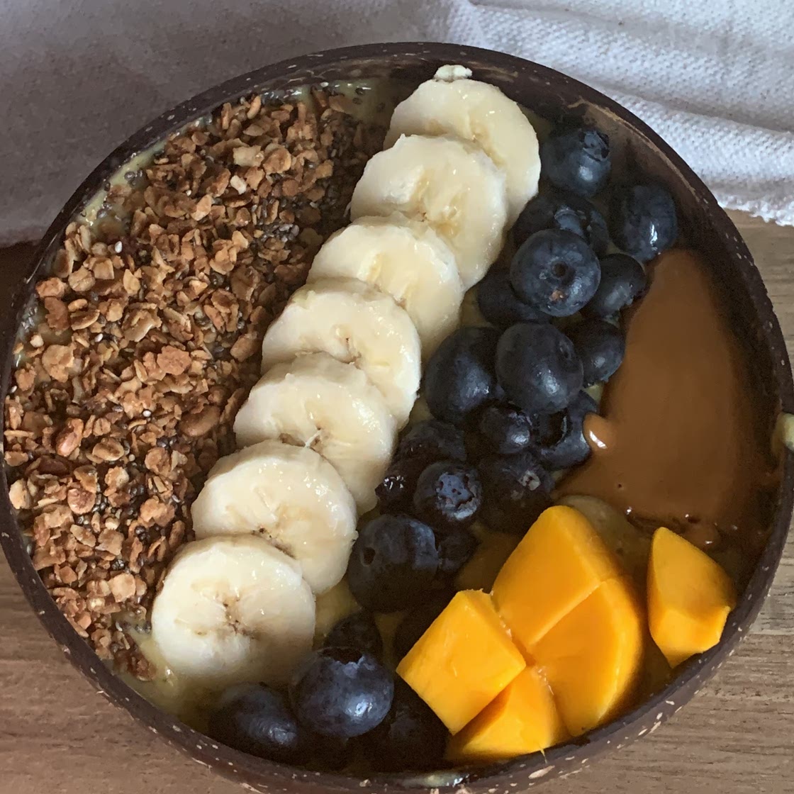 Filling Mango Smoothie Bowl