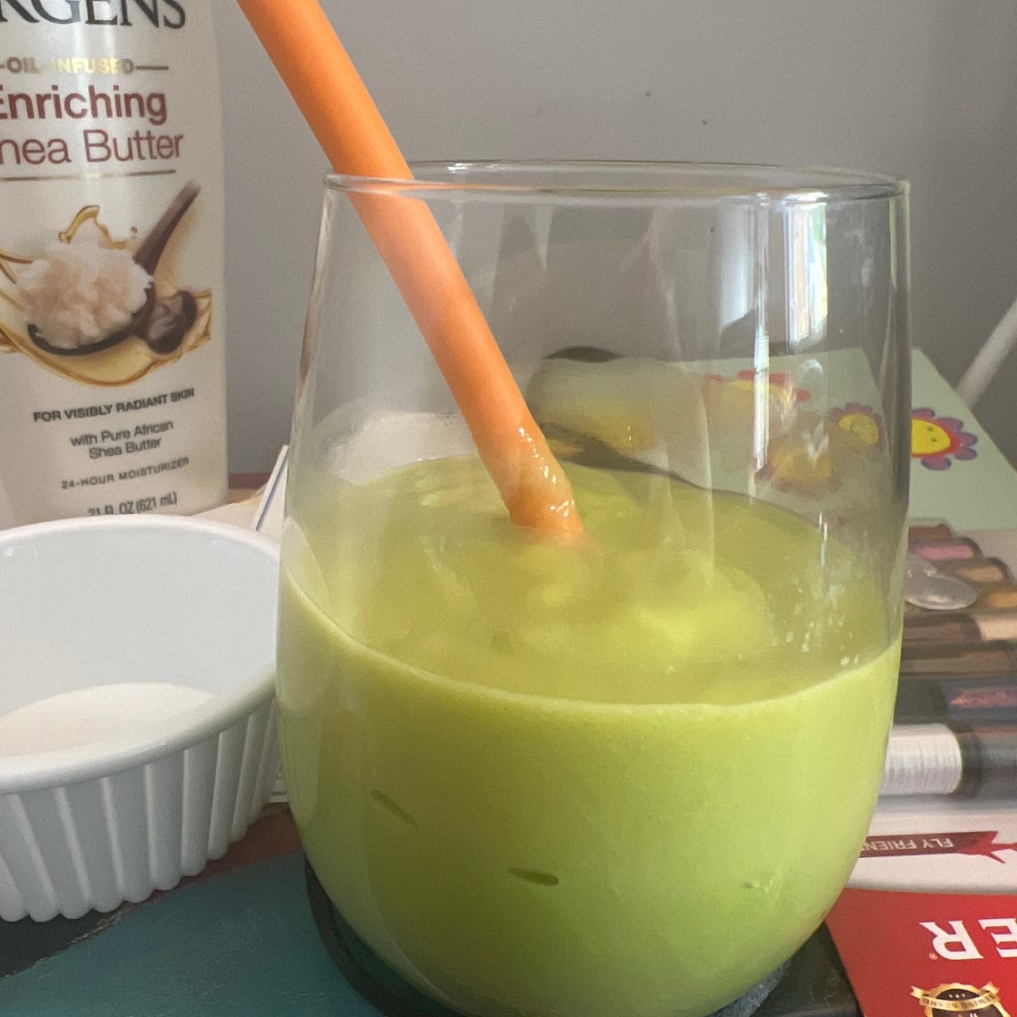 Avocado and Pineapple Smoothie
