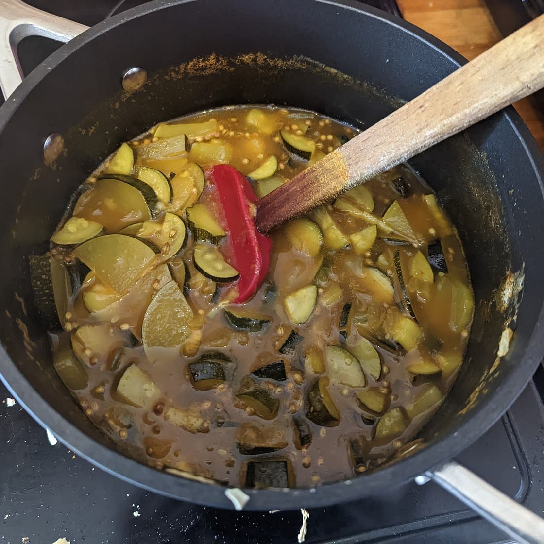 Sweet courgette chutney