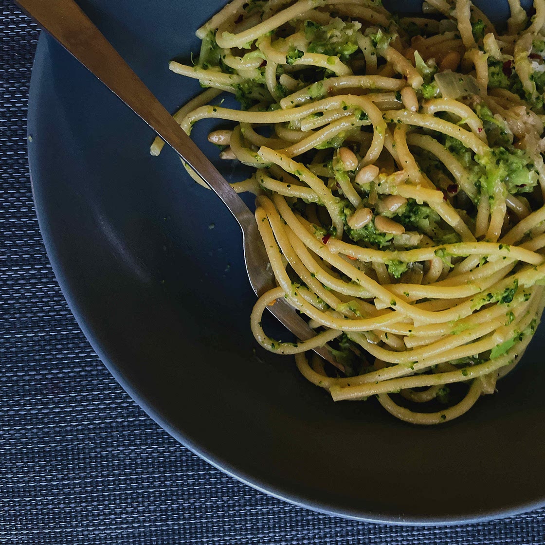 Supergreen broccoli pasta bowl