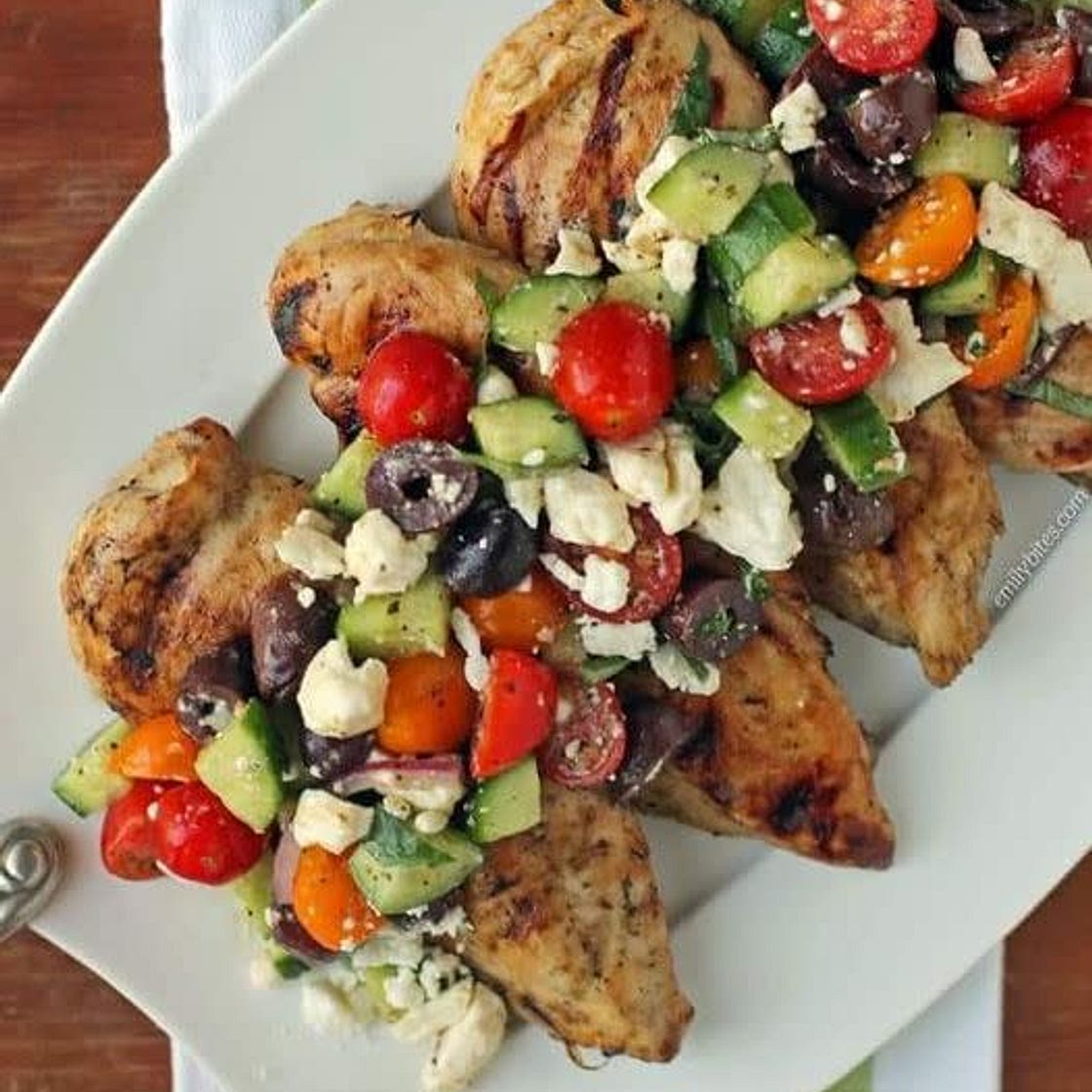 Mediterranean Topped Grilled Chicken 🍅🍗🥒