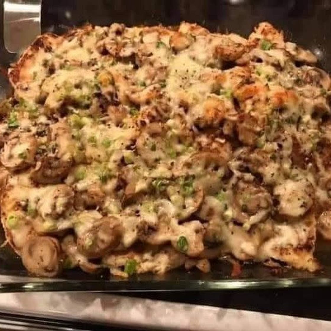 Cheesy Chicken Lombardy Casserole 🥘