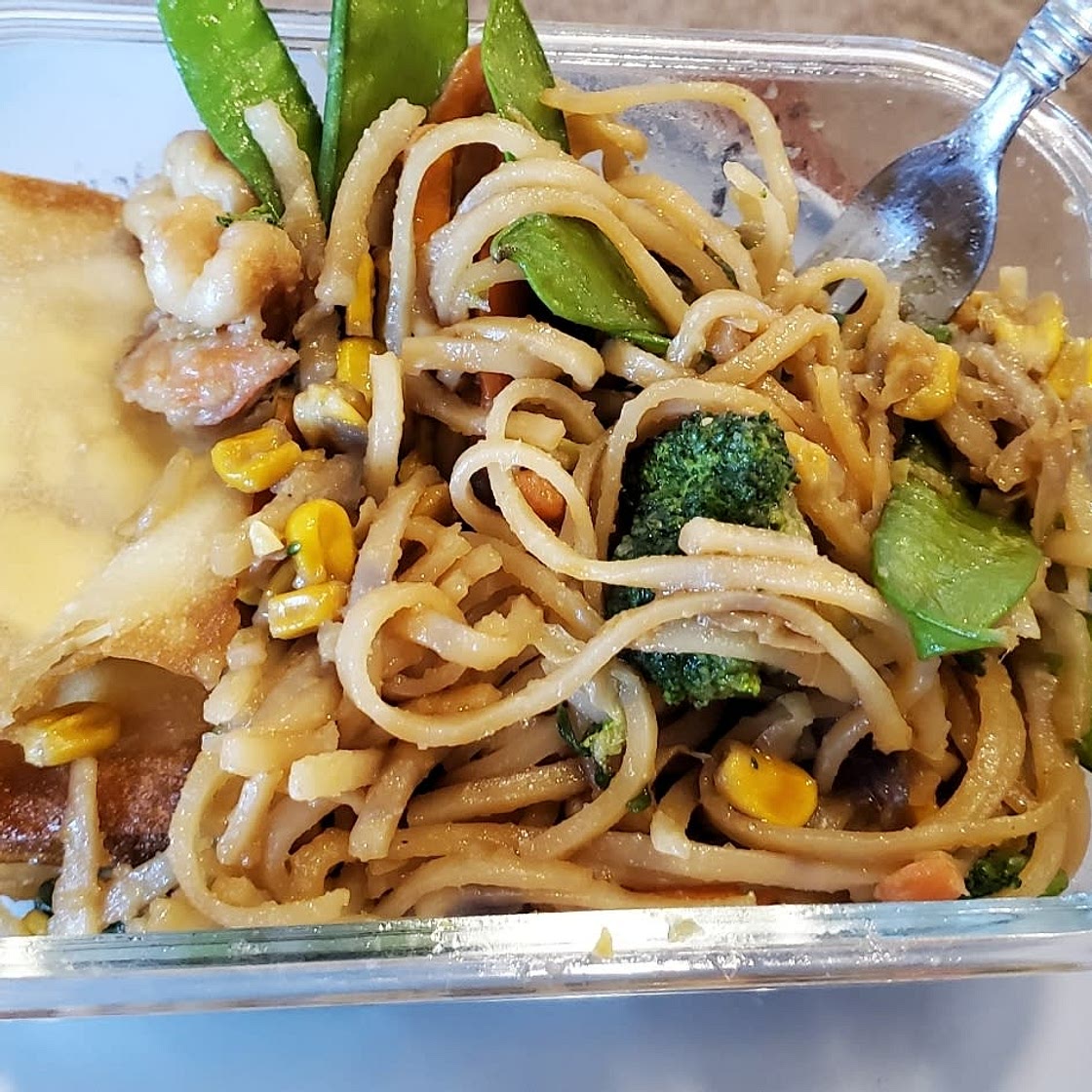 Stir Fry Noodles with Chicken and Vegetables