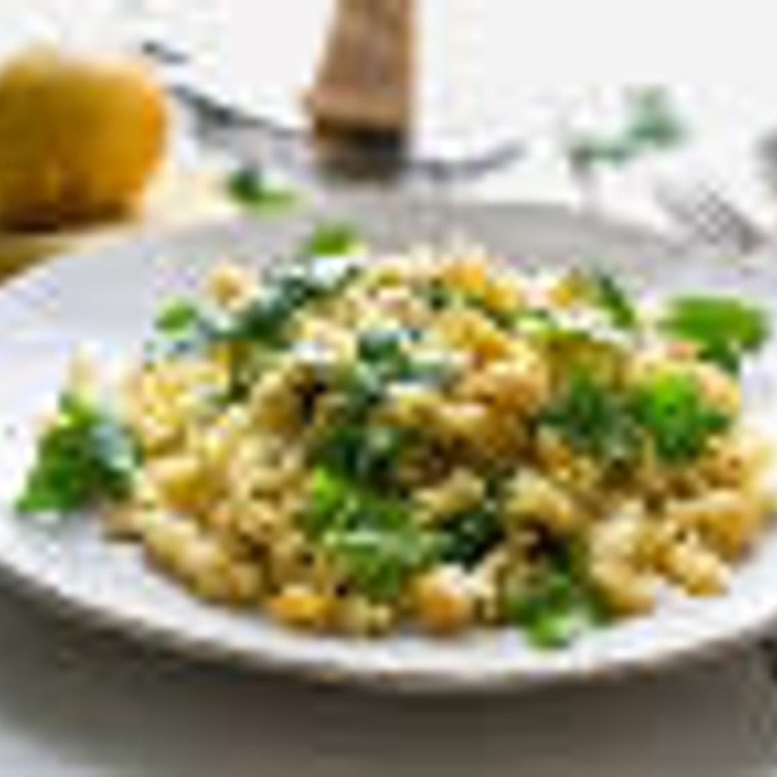 Lemony Pasta With Chickpeas and Parsley