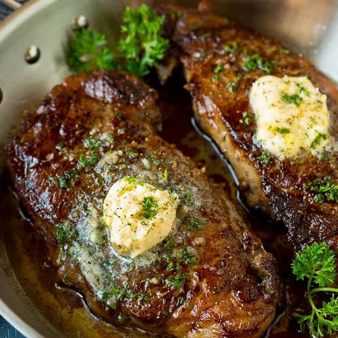 SIRLOIN STEAK WITH GARLIC BUTTER