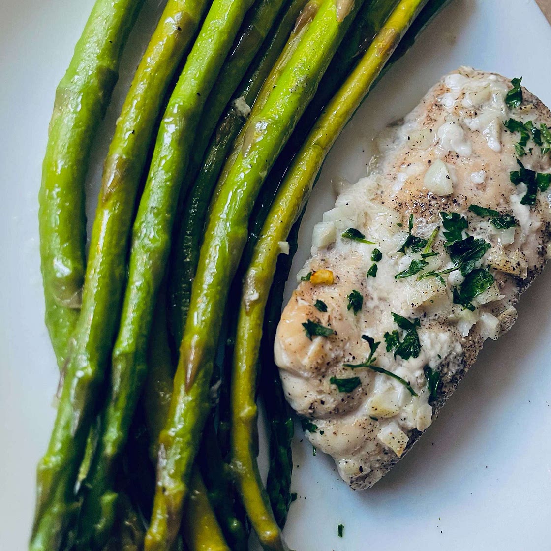 Keto Baked Salmon and Asparagus in Foil with Lemon Garlic Butter Sauce ⋆ Diet keto