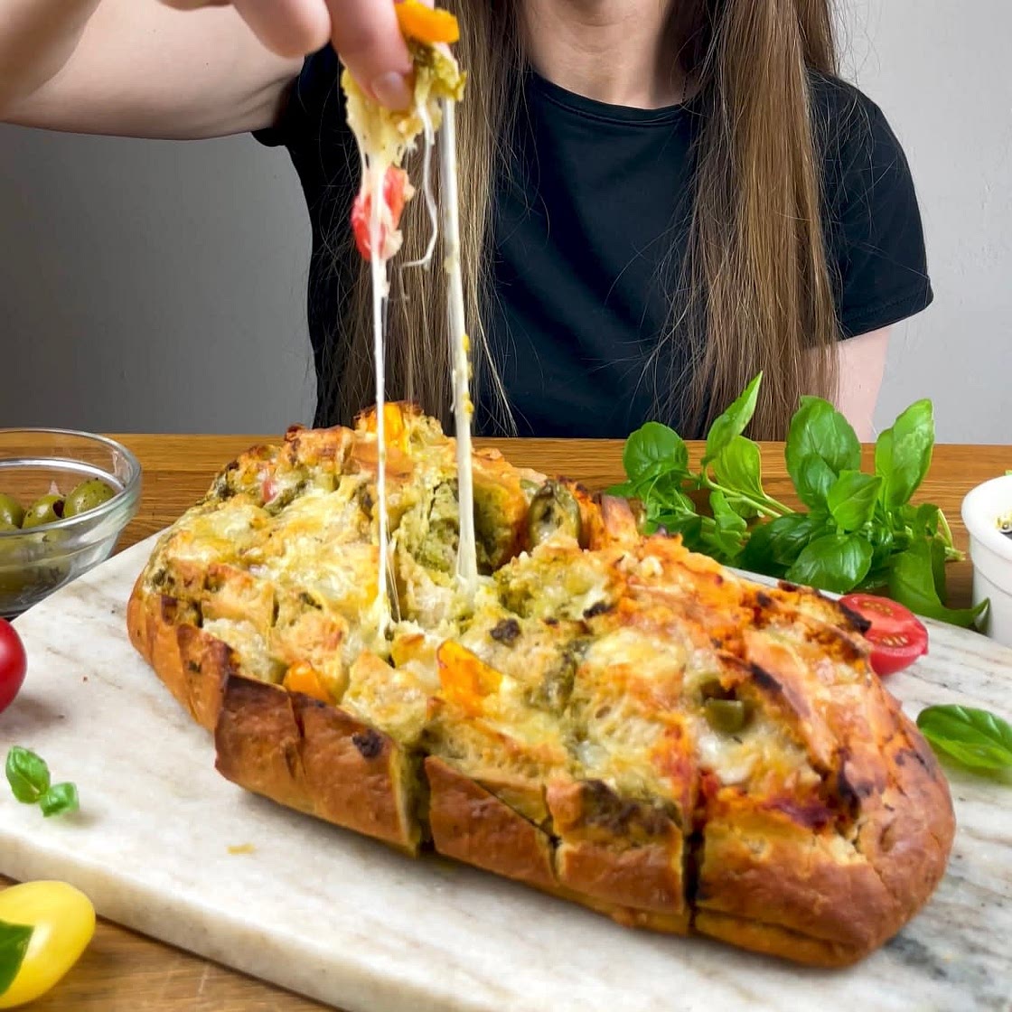 Pesto&Tomato Sauce Cheesy Crack Bread