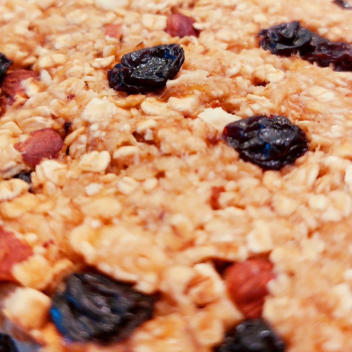 Energy bar - Banana, oatmeal, raisins and hazelnuts.