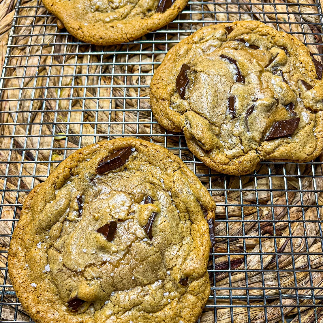 easy giant chocolate chip cookie — We're Eating