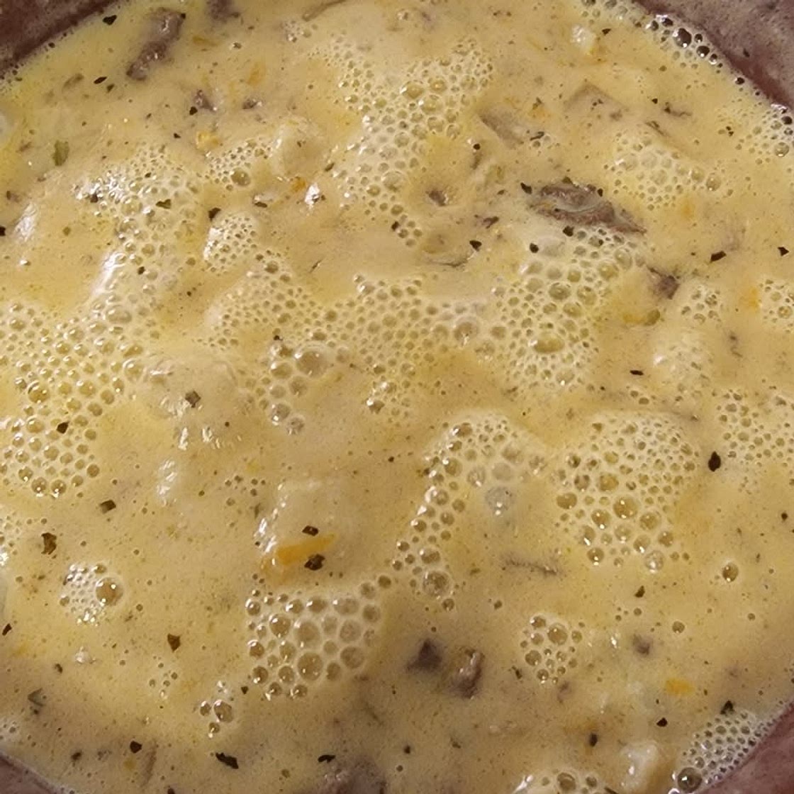 Slow Cooker Bacon Cheeseburger Soup