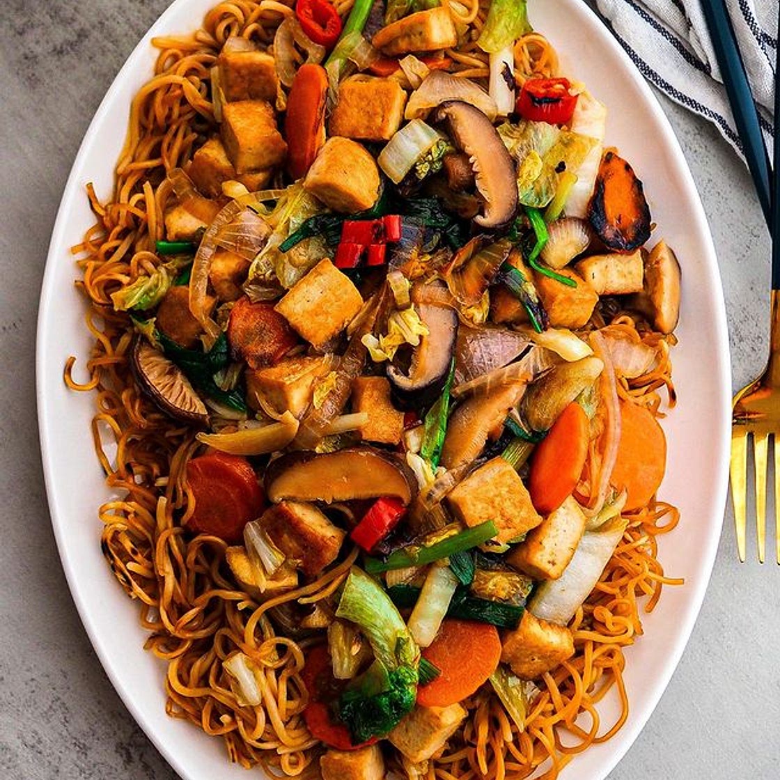 Crispy pan fried noodles with vegetables