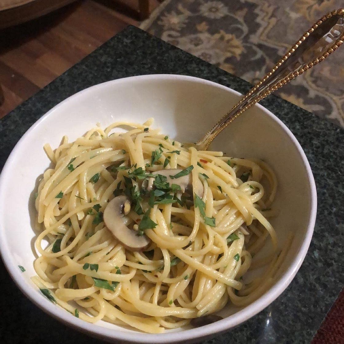Garlic and mushroom pasta
