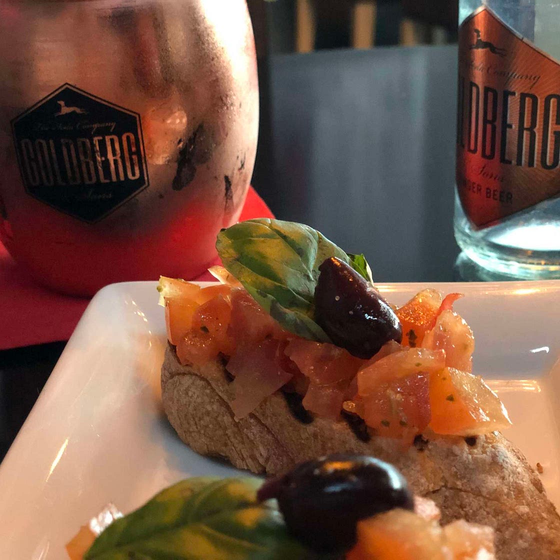 Bruschetta di Burrata mit Pfirsiche