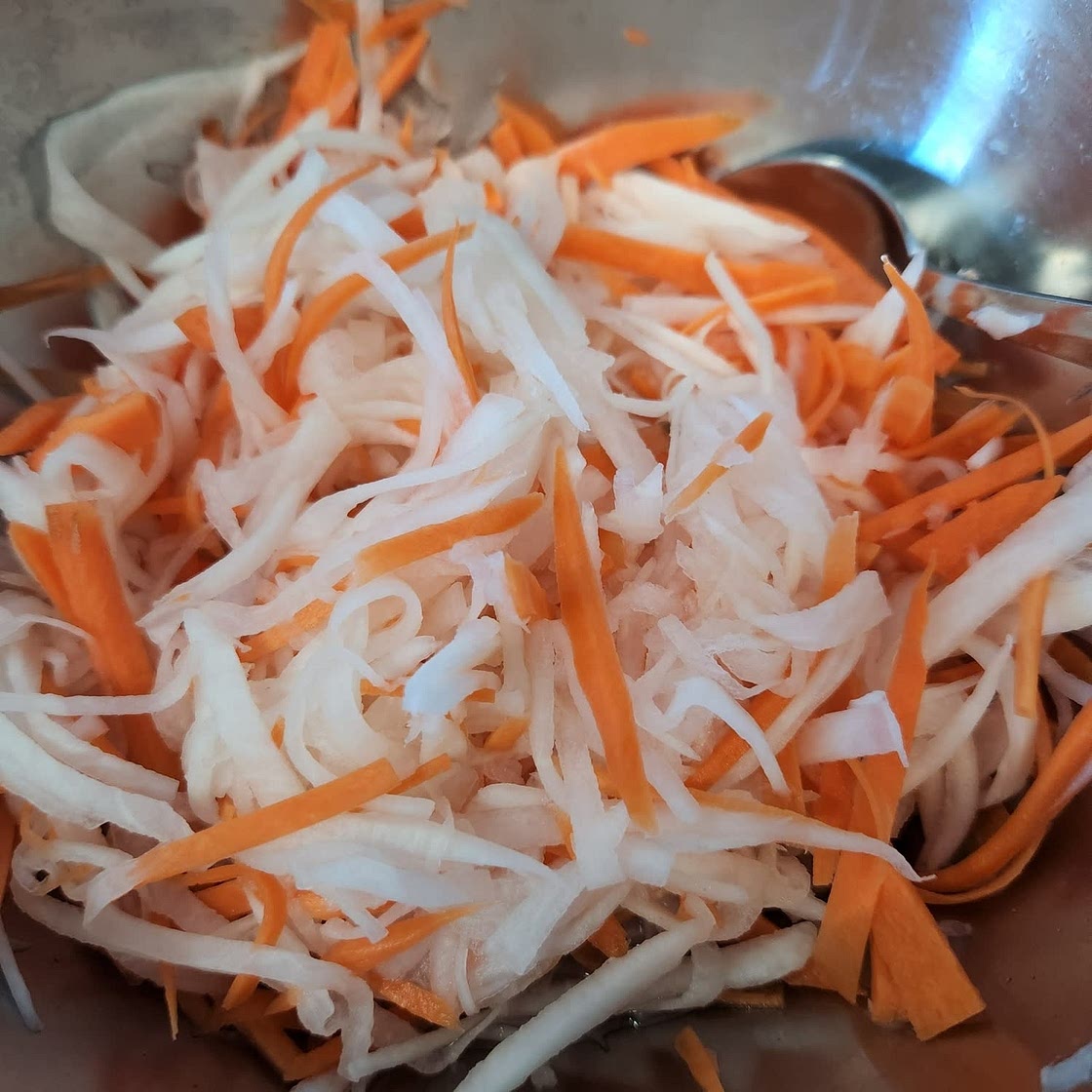 Musaengchae (Sweet and sour radish salad)
