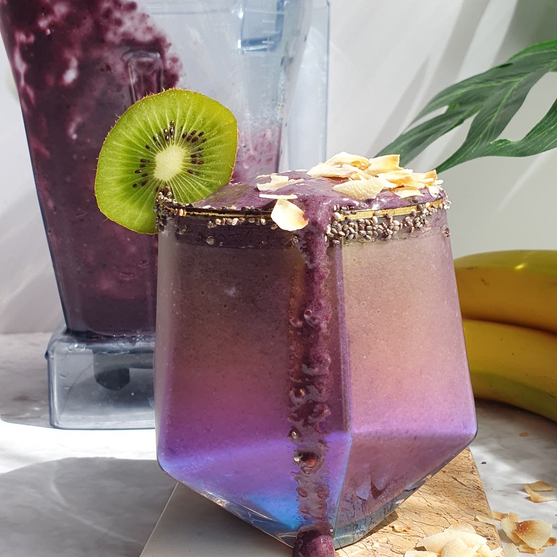 The Irresistible Blackberry Detox Smoothie for natural cleansing and weight loss powers!