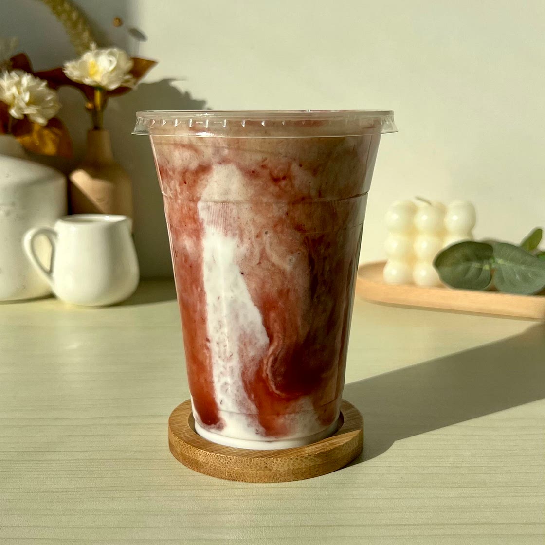 Hailey Bieber’s strawberry smoothie