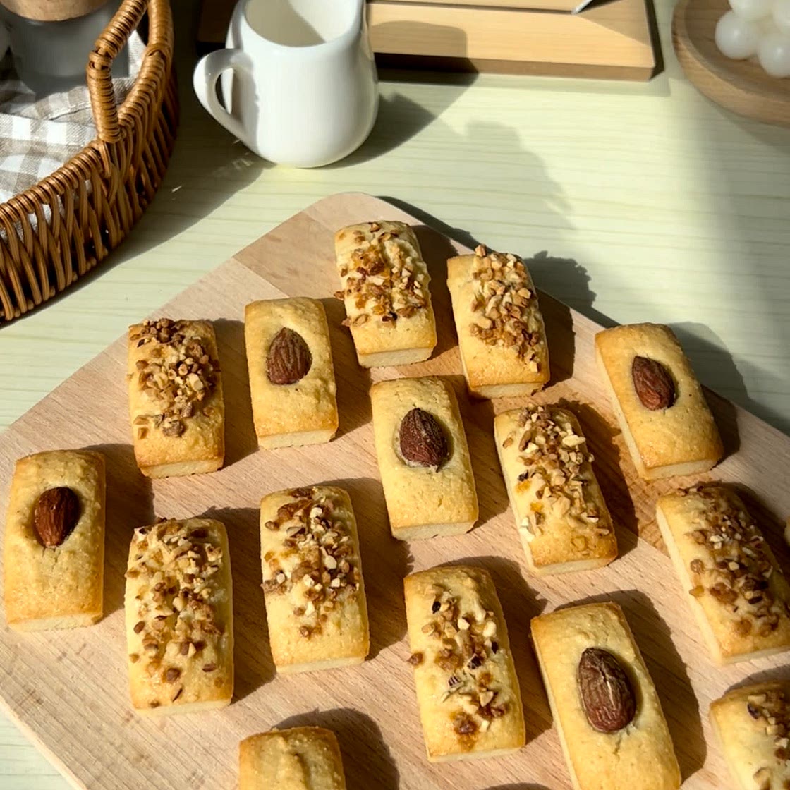 Almond financiers