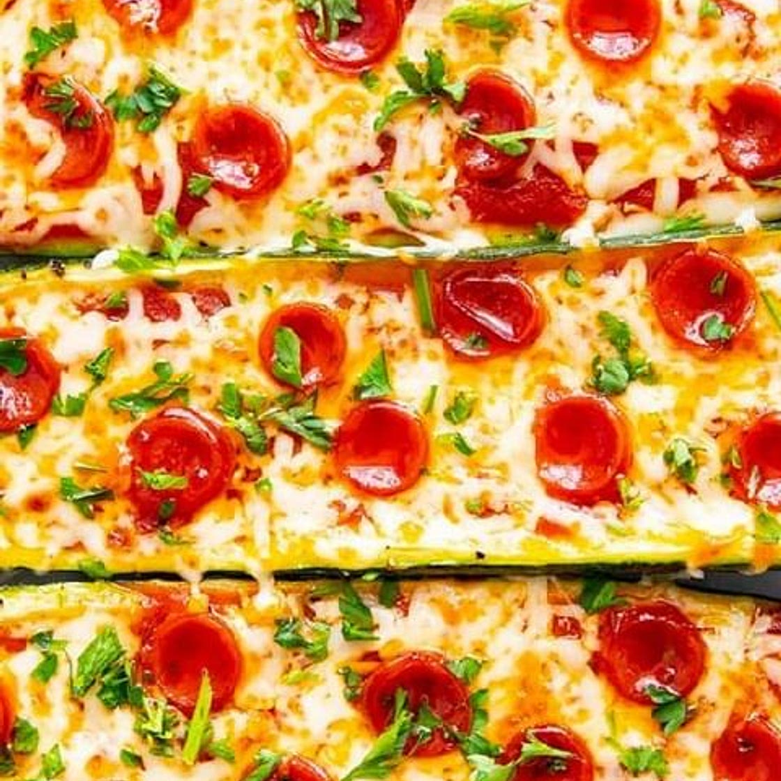 I love zucchini boats and this pizza version is no exception! This recipe is healthy, easy to make and satisfies all those late night pizza cravings. . INGREDIENTS: 4 medium Zucchini 1 tbsp Olive oil 1/4 tsp Sea salt 1/4 tsp Black pepper 16 tbsp Marinara s