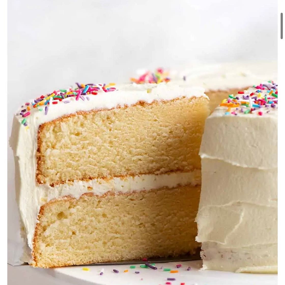 Vanilla Cake with Buttercream Icing 