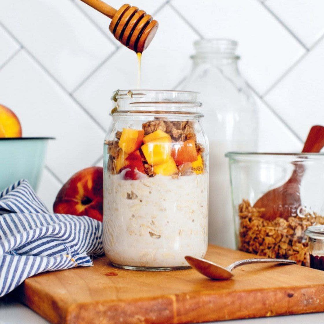 ОВСЯНЫЕ ХЛОПЬЯ С ПЕРСИКОМ