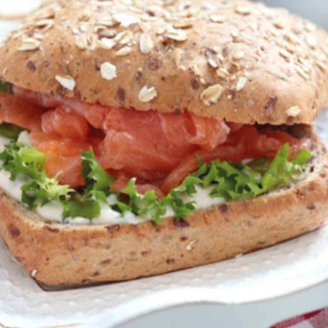 Lachsbrötchen mit Meerrettich-Quark