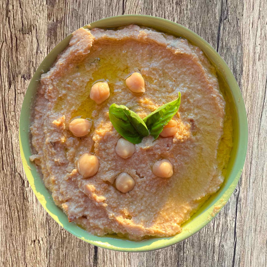 Basil sun dried tomatoes hummus 