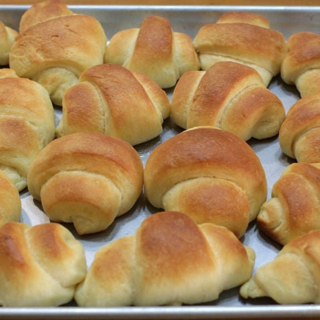 Soft Buttery Dinner Rolls (No-Knead)