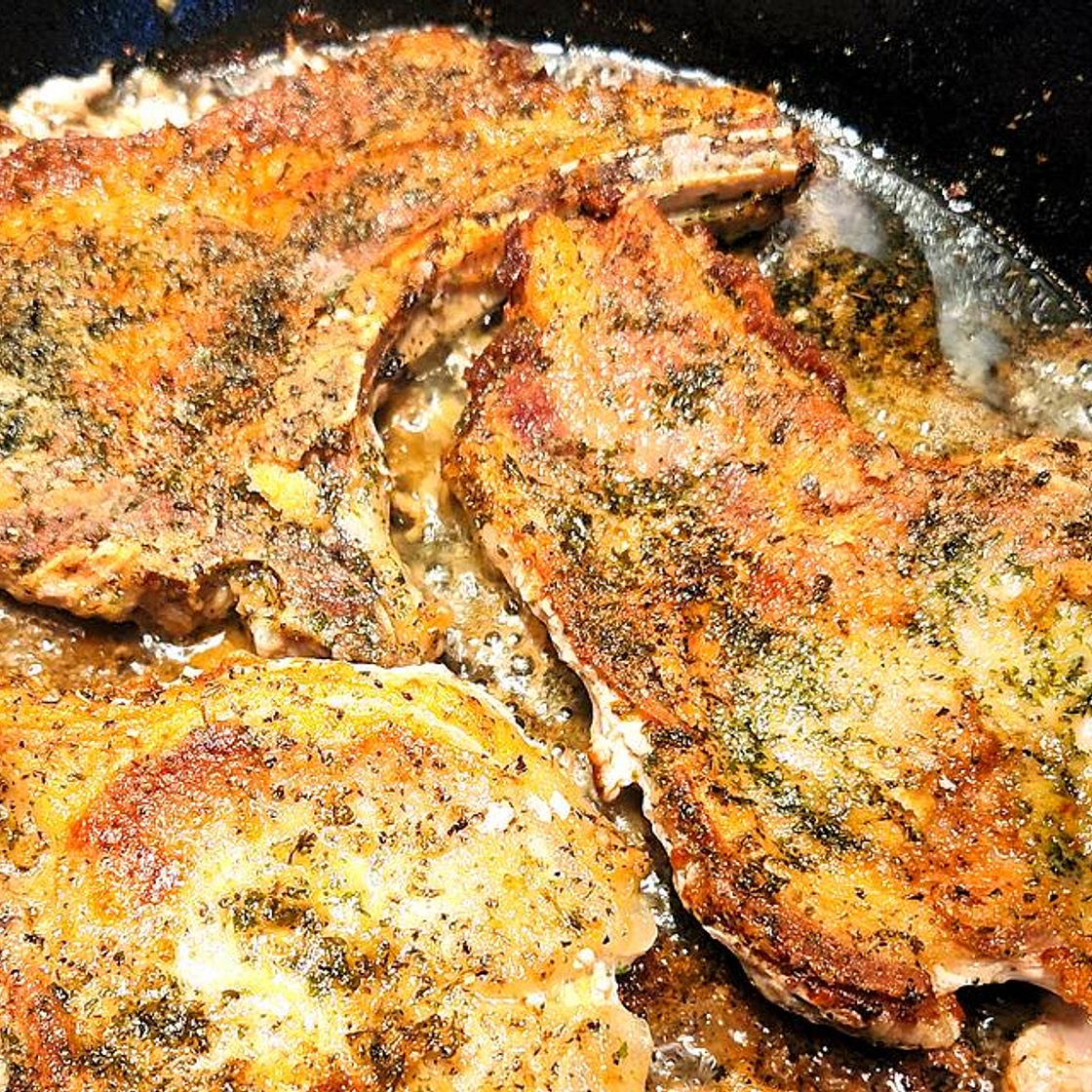 10-Minute Crispy Italian Pork Chops Recipe Is Crunchy Goodness