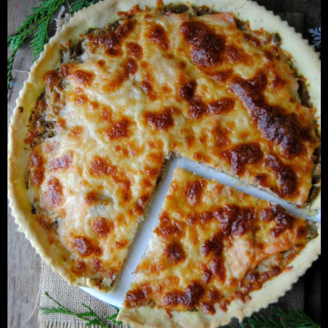 Tarte salée au pesto, saumon fumé et mozzarella