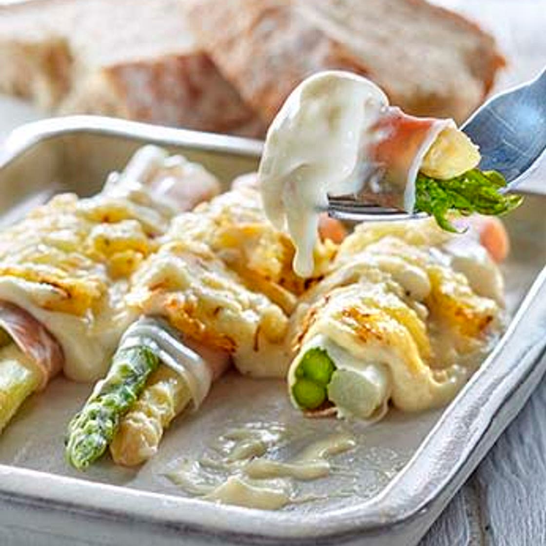 Roulades de jambon italien aux asperges, sauc au fromage