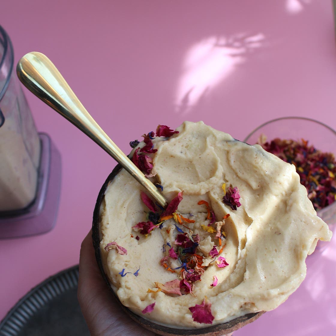 The smoothie with peanut butter and peanut butter for a healthy breakfast