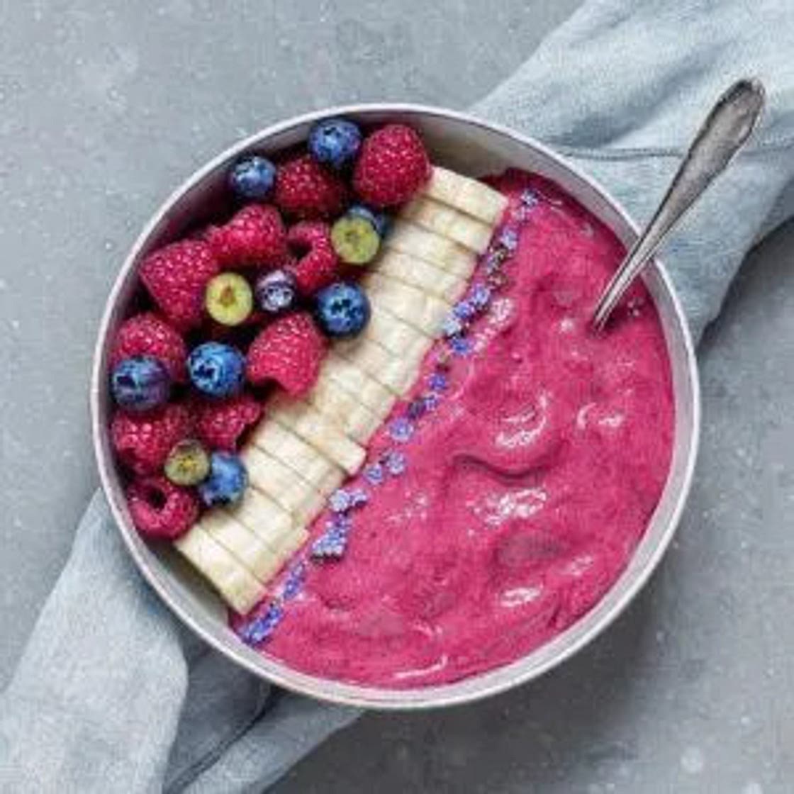 raspberry smoothie bowl