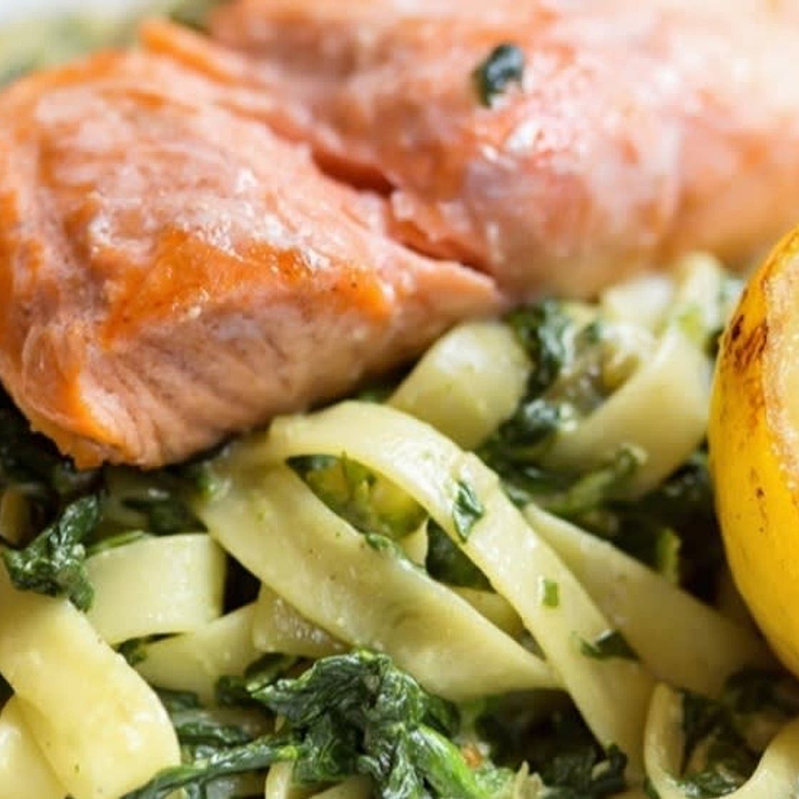 Tagliatelle mit Lachs und Spinat