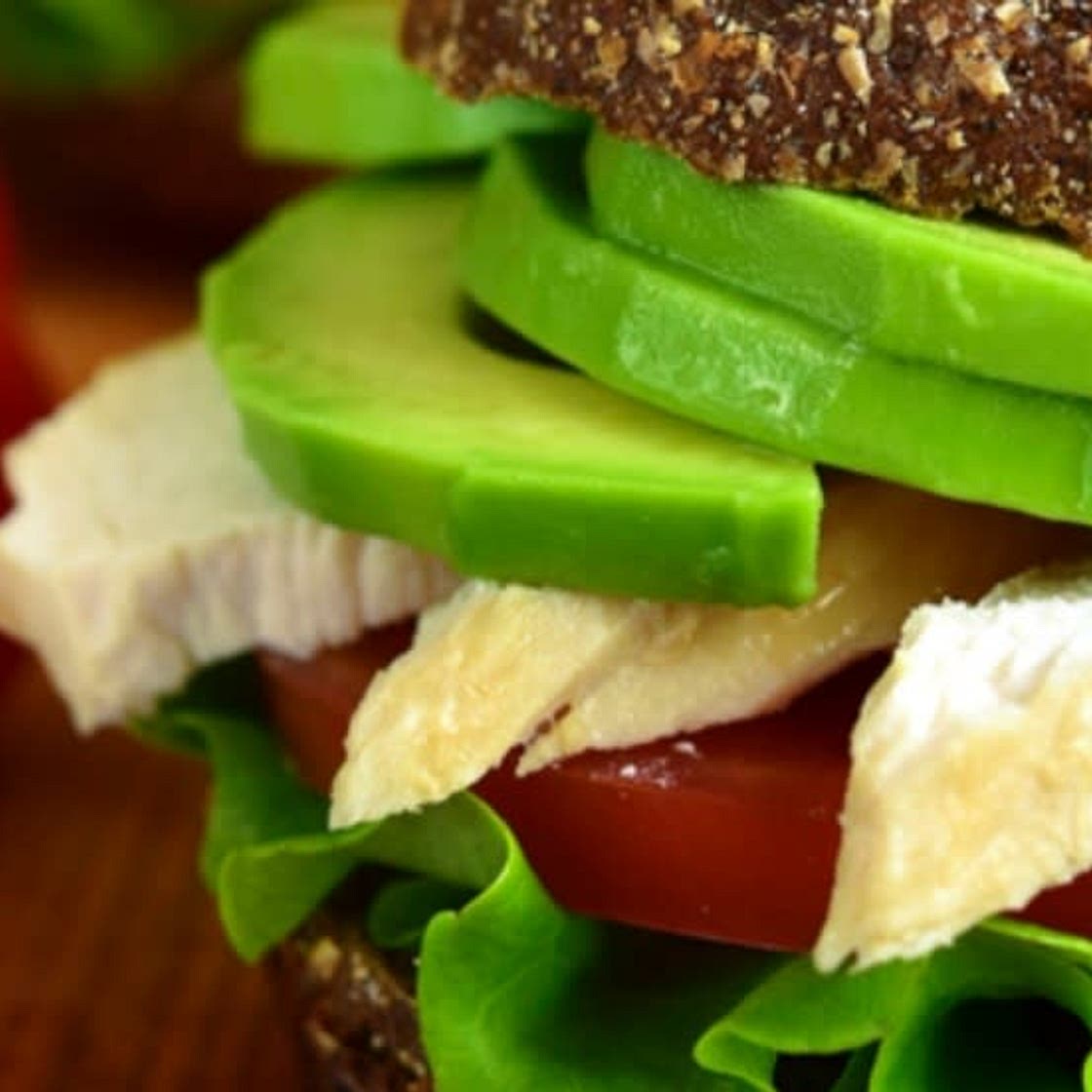 Babe Burger mit Hähnchen und Avocado