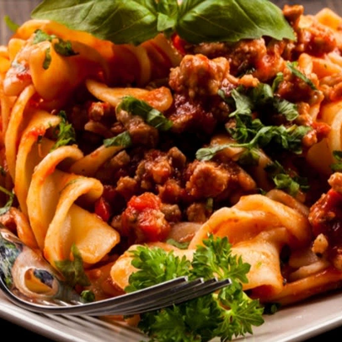 Vollkornpasta Bolognese mit Spinat