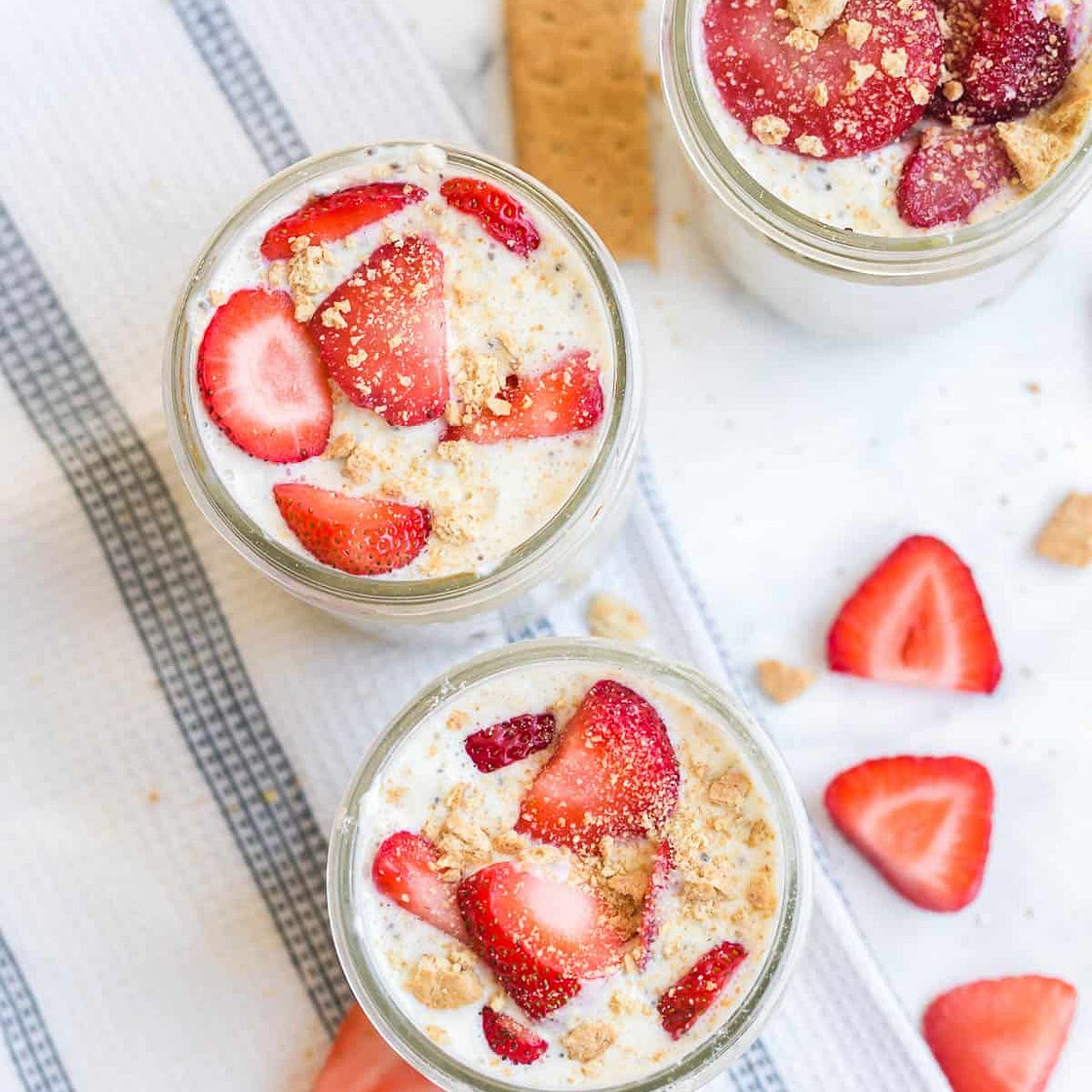 Strawberry Cheesecake Overnight Oats