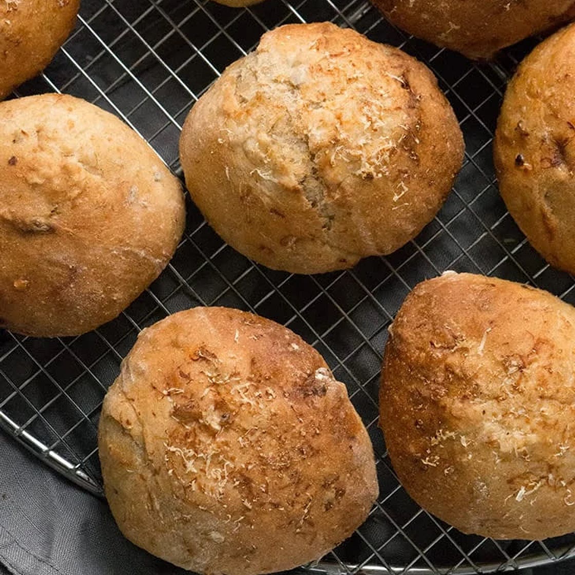 Bread with sun dried tomatoes and chili