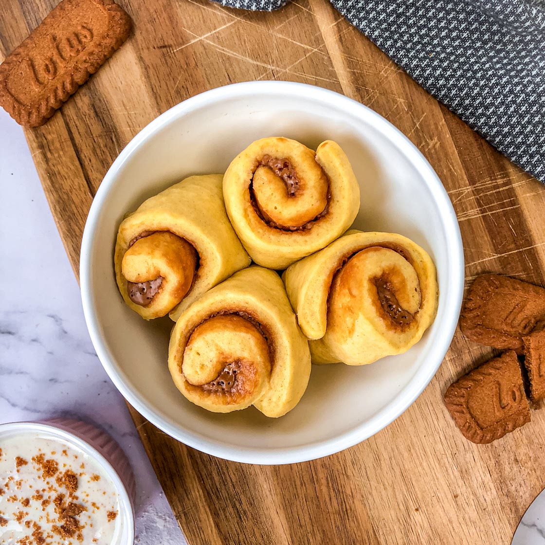Microwaved Biscoff Cinnamon Rolls