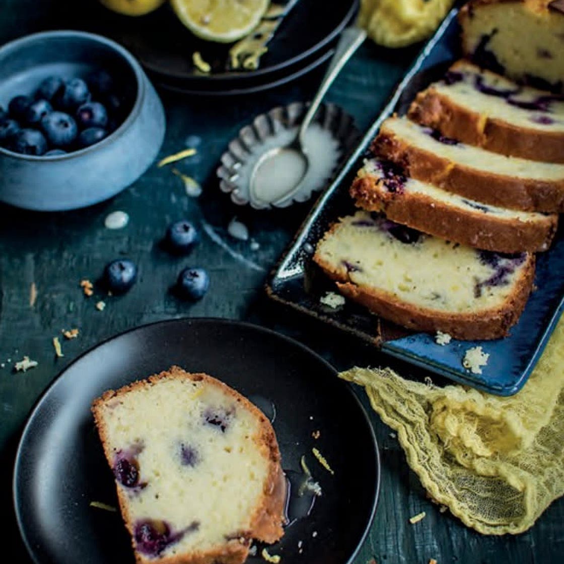 Lemon and blueberry cake