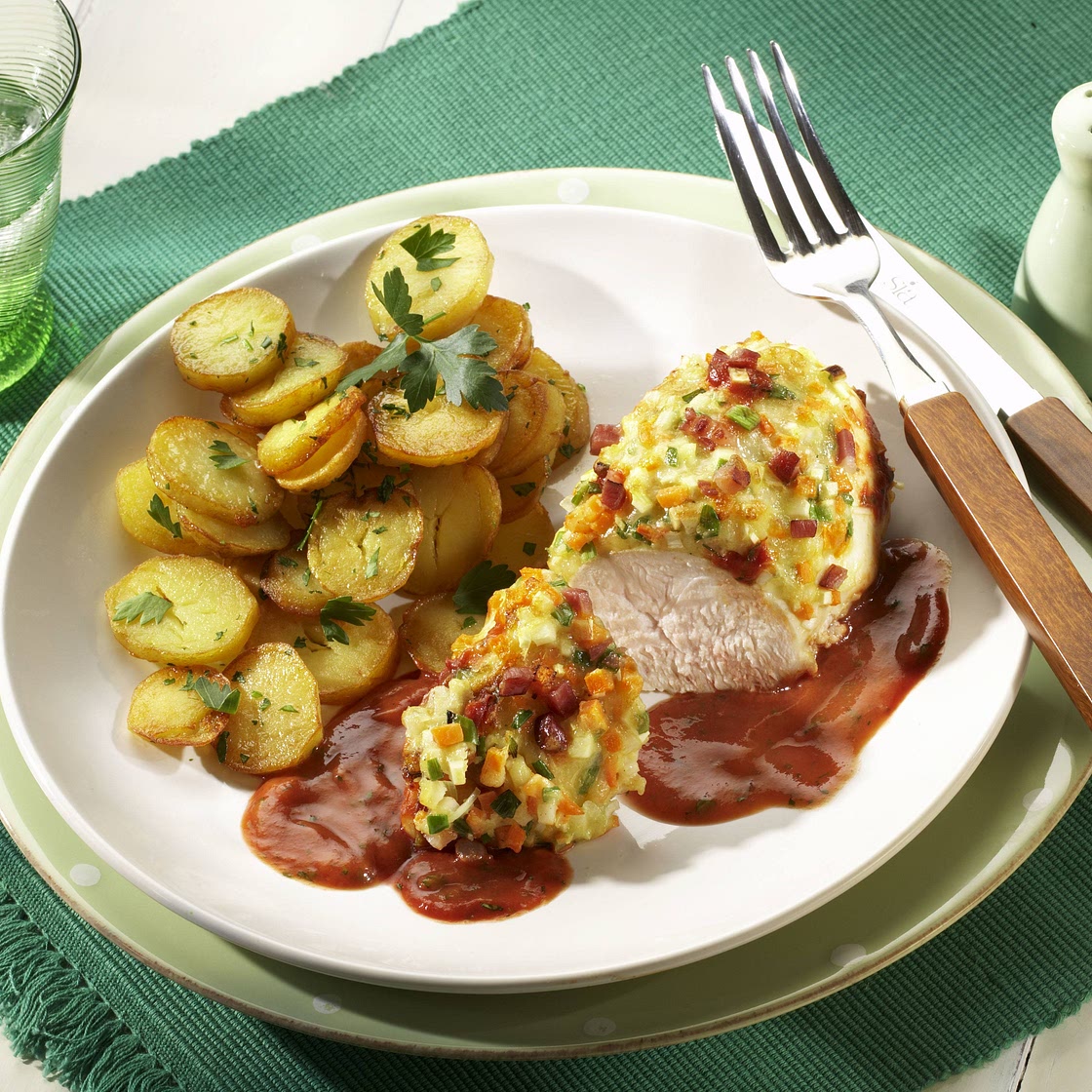 Hähnchenbrust mit Gemüse-Speck-Kruste