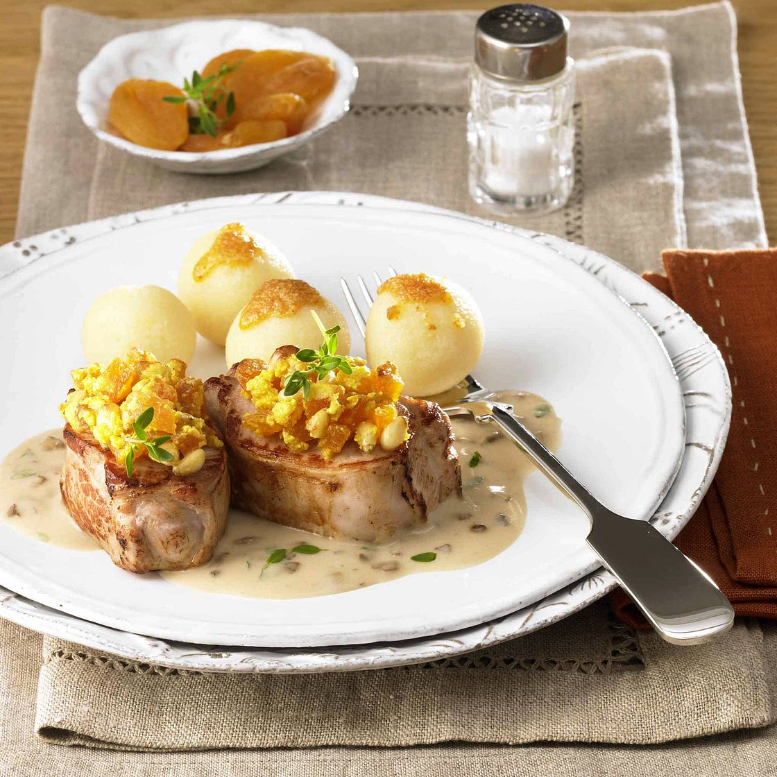 Schweinerücken-Steaks mit Aprikosen-Kruste