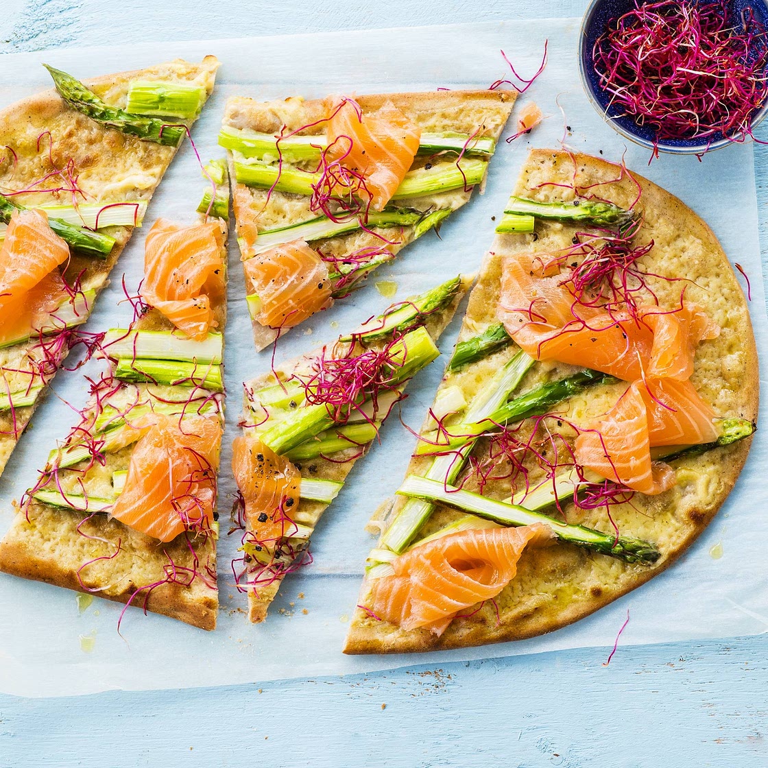 Spargel Flammkuchen mit Lachs