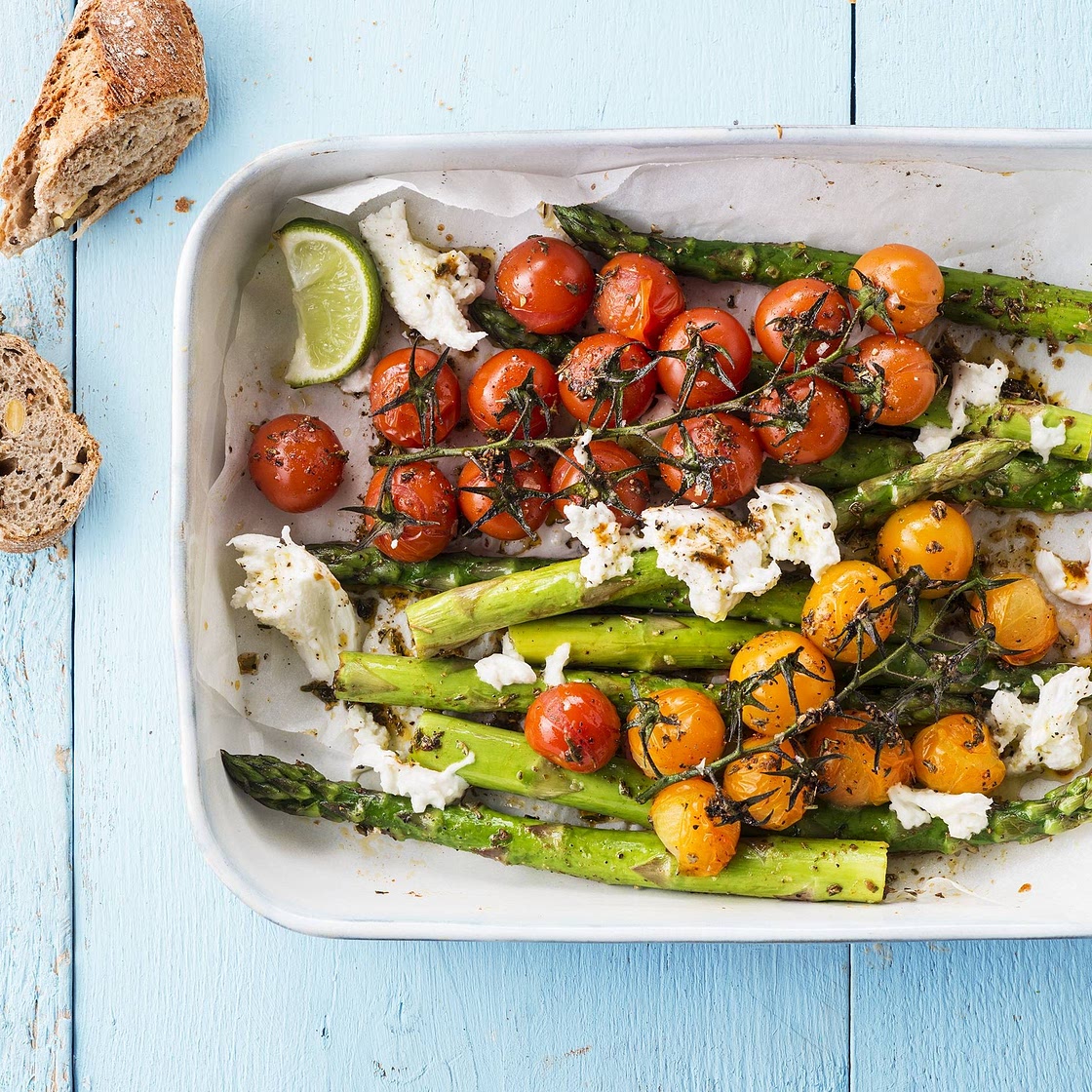 Ofenspargel mit Kirschtomaten